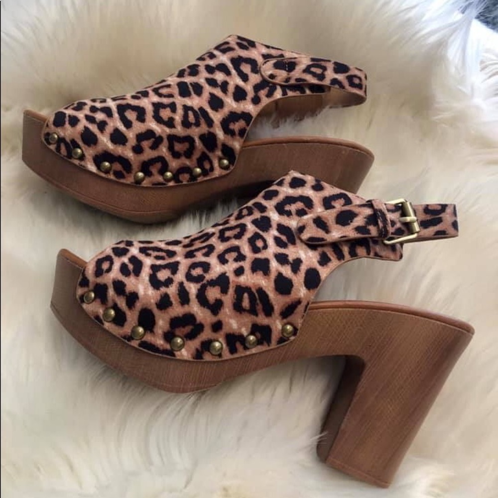 Qupid size 7 cheetah wedges heels